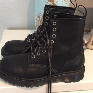 Dr. Marten 1460 Pascal Women's boot